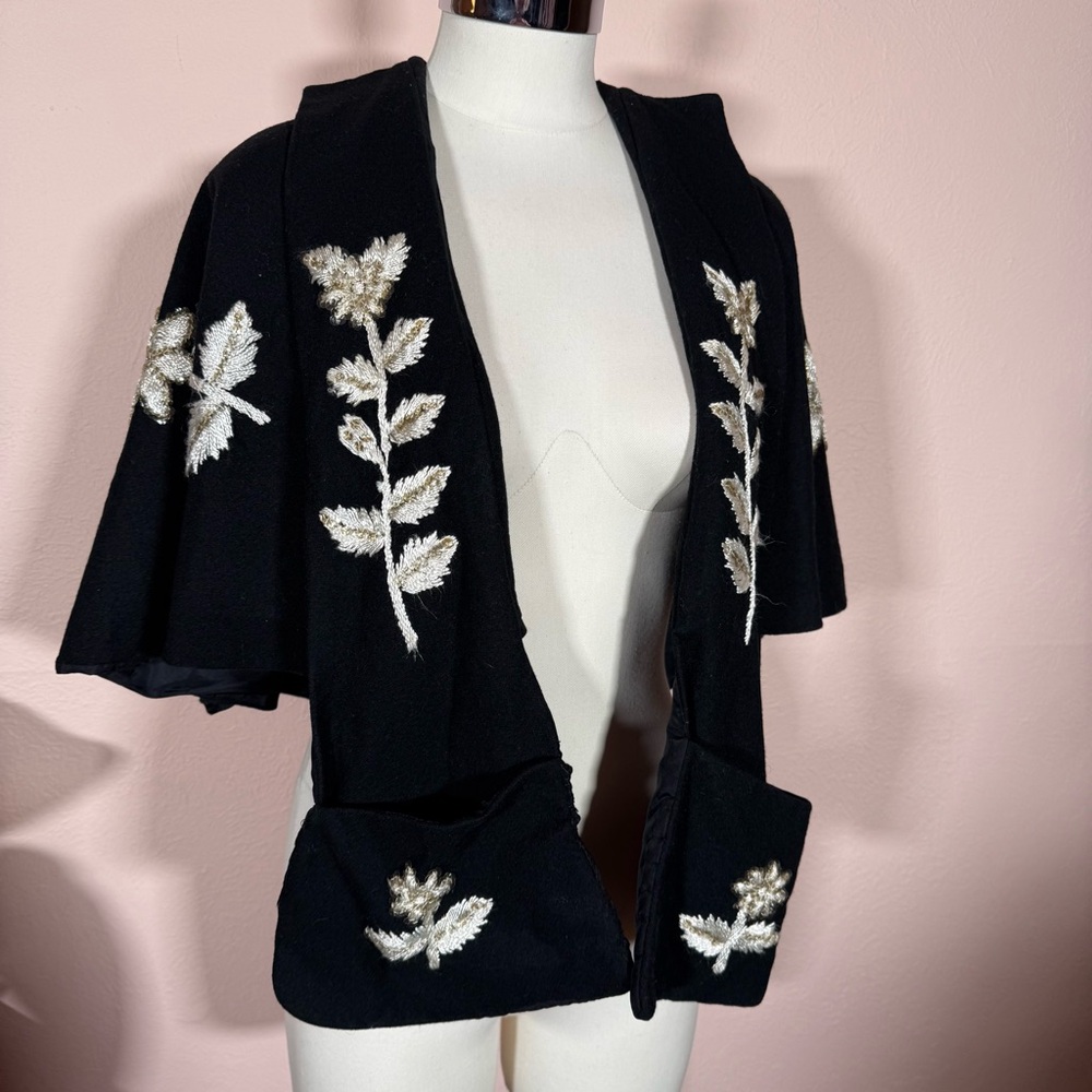 Vintage antique 1940’s Art deco Black wool Caplet with White embroidery